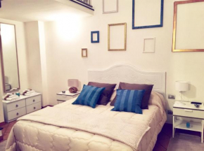 Отель Gallery Bellini Apartment  Неаполь